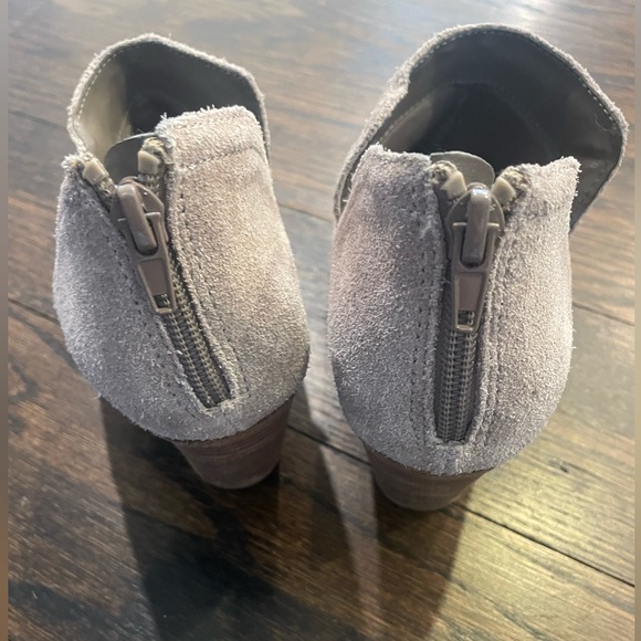 Clarks Size 7.5 Booties - Picture 4 of 5